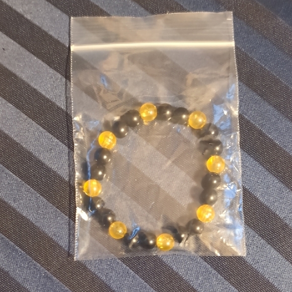 Handmade Black and Orange Beaded Bracelet - Picture 4 of 4